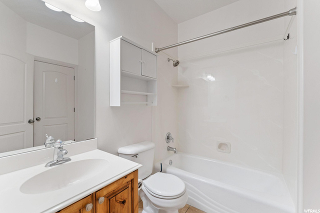 UPSTAIRS FULL JACK & JILL BATHROOM