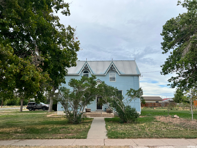 105 E CENTER