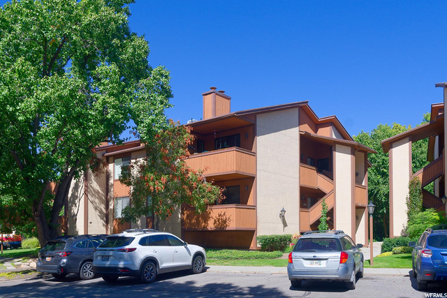 6859 S COUNTRYWOODS CIR #E17, Cottonwood Heights UT 84047