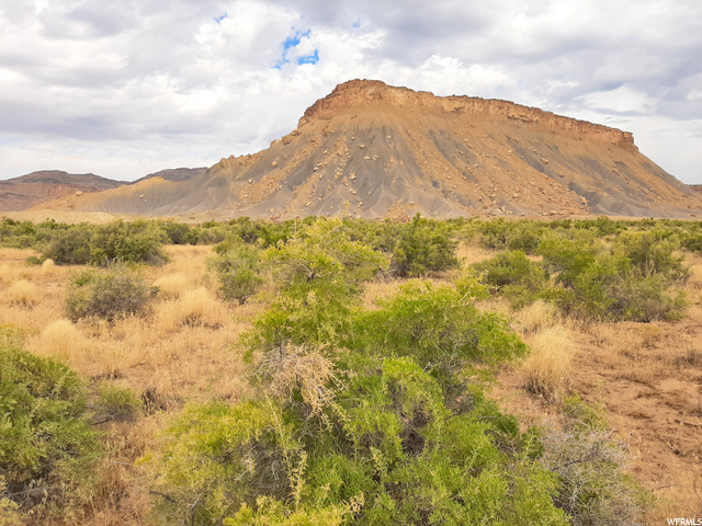 40 ac. at the base of the Book Cliffs in Thompson Springs.