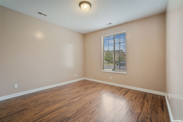 Photo 17 for MLS #1903475 at 928 Amberly Dr