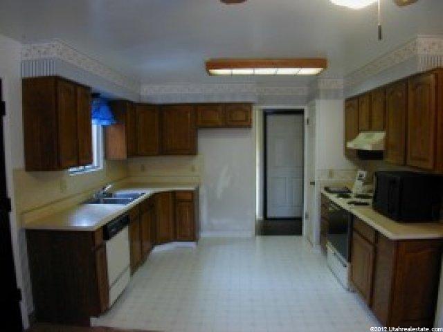 566 Howard Dr, Sandy, UT 84070 — photo 4