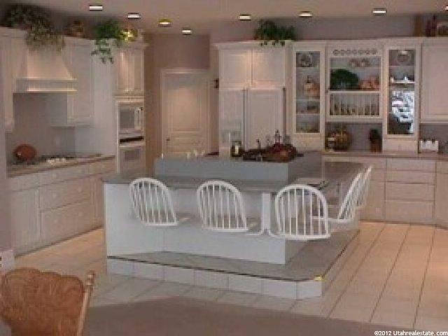 1685 Vineyard Dr, Bountiful, UT 84010 — photo 8