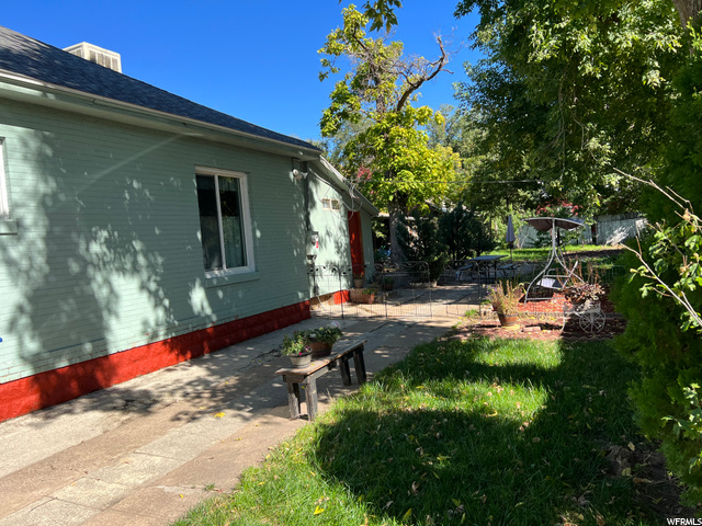 Photo 4 for MLS #1963586 at 2852 Porter Ave