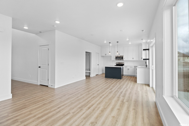 Photo 5 for MLS #1967582 at 2678 W Maple St #283