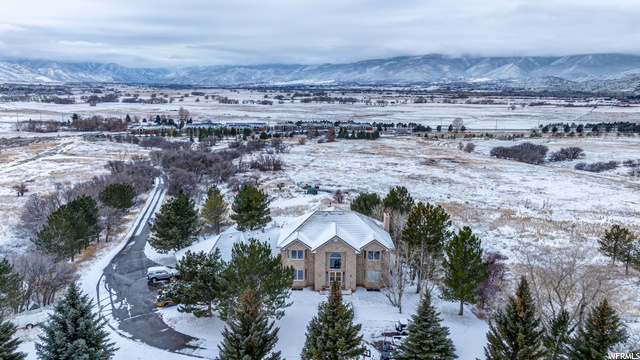 2700 N HIGHWAY 40 Heber City, Utah Beautiful property secluded with amazing views! Situated on 6 acres, there is a lot of potential for this one-of-a-kind property. Features of this home include an impressive grand spiral staircase, en-suite guest rooms, marble floors, custom cabinetry, and an indoor pool. Recent updates include painted cabinets, new paint, and new flooring. There is development potential, with sub-dividing the land, call for more details. 5.5 water shares from Timpanogos Water Company are available for purchase separately. There are two parcels 00-0016-5311; 00-0020-3355.