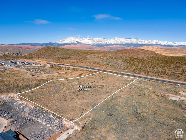 Bird's eye view with a mountain view