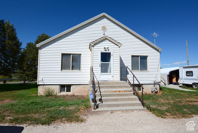 1490 E MAIN ST