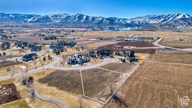 Aerial view with a mountain view