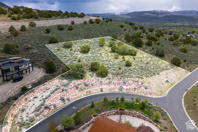 Bird's eye view featuring a mountain view