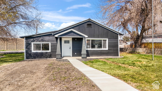 Beautiful fully renovated  top to bottom home with nice finishes, 4 BD, 2 Bath and 1 office/playroom. Great location, just minutes off the freeway, corner lot with plenty of parking. Don't miss out on this home, sellers are motivated. Buyer's to do their own due diligence, square footage provided as a courtesy.
