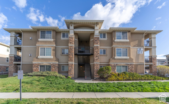 Wheelchair accessible and close to shopping and amenities. This great ground floor unit will be great for all that can't or do not want to climb stairs to get home at a great price.