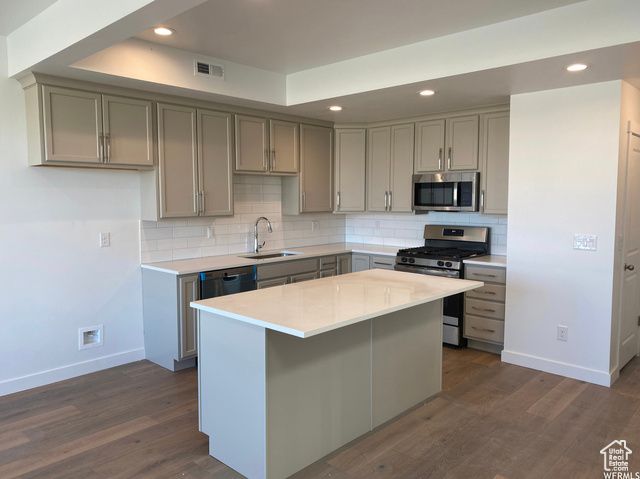 New construction home with one of our most popular floorpans in the community. You'll love the beautiful designer selected options for the home, and the amazing location right within walking distance to multiple daybreak parks and the new watercourse.