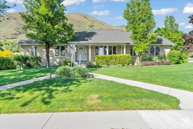 Ranch-style house with welcoming porch and a mountain view