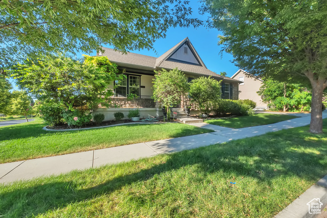 View of front of house featuring a front lawn