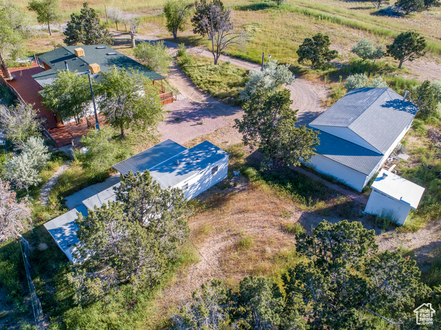 27 E SANDY LN