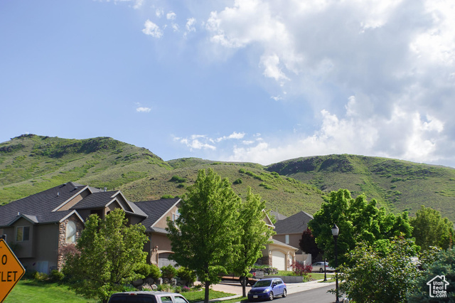 View of mountain feature