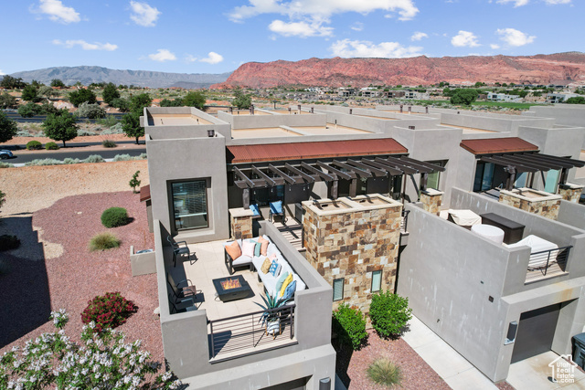 Aerial view with a mountain view