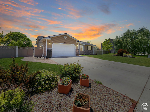 734 E 2680 S, Naples, Utah 84078, 5 Bedrooms Bedrooms, ,3 BathroomsBathrooms,Residential,Single Family Residence,734 E 2680 S,2008560