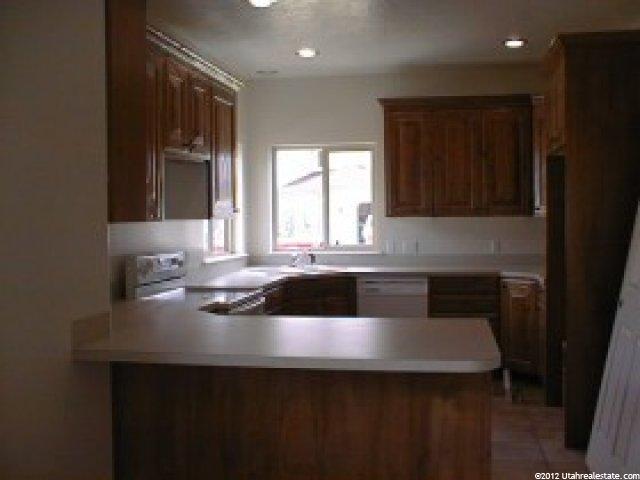 73 Hillsborough Dr, Pleasant View, UT 84414 — photo 2
