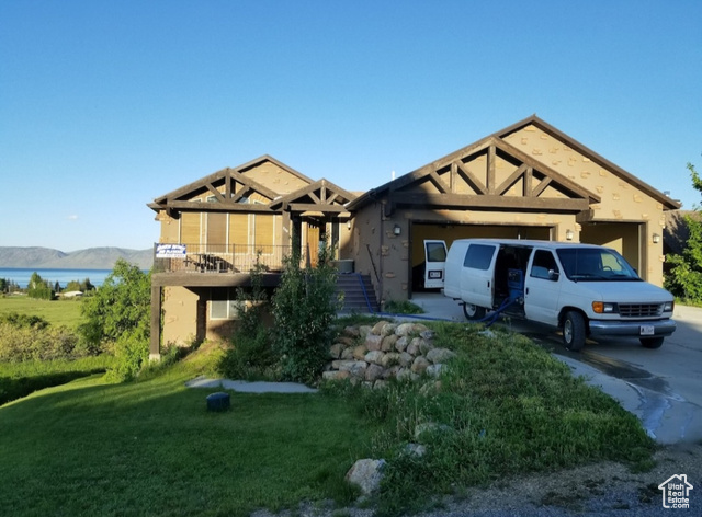 View of front facade featuring a mountain view and a front yard