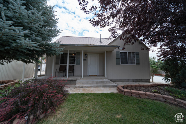 329 COLUMBIA DR, East Carbon, Utah 84520, 3 Bedrooms Bedrooms, ,1 BathroomBathrooms,Residential,Single Family Residence,329 COLUMBIA DR,2014196