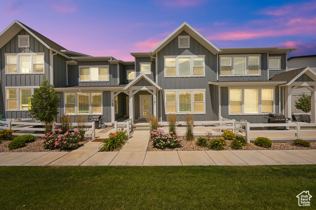 View of front of house featuring a yard