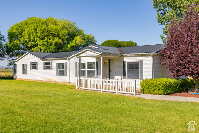 Ranch-style home with a front yard