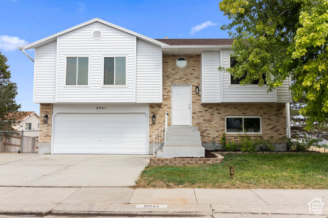 8941 S PAGODA TREE LN, West Jordan UT 84088