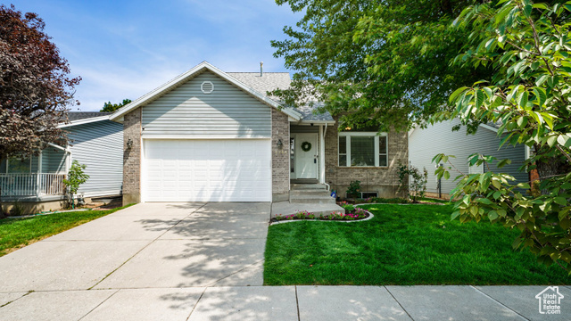 8285 S 560 E, Sandy, Utah 84070, 4 Bedrooms Bedrooms, ,3 BathroomsBathrooms,Residential,Single Family Residence,8285 S 560 E,2016567