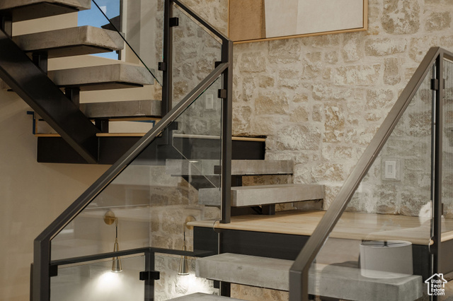 Photo 48 for MLS #2016616 at 501 W Devey Dr