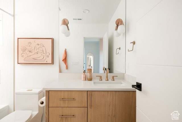 Photo 12 for MLS #2016616 at 501 W Devey Dr