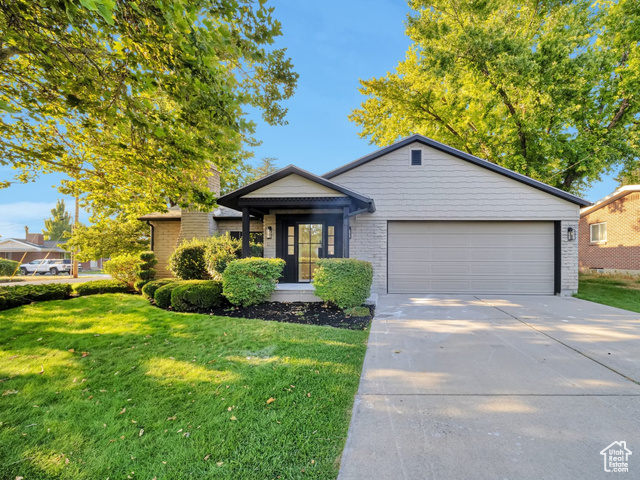 View of front of home featuring a front yard