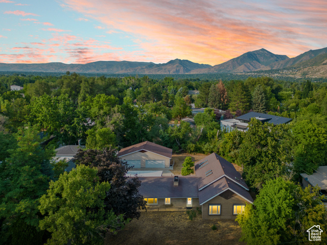 2105 E FARDOWN AVE, Holladay, Utah 84121, 4 Bedrooms Bedrooms, ,2 BathroomsBathrooms,Residential,Single Family Residence,2105 E FARDOWN AVE,2017471