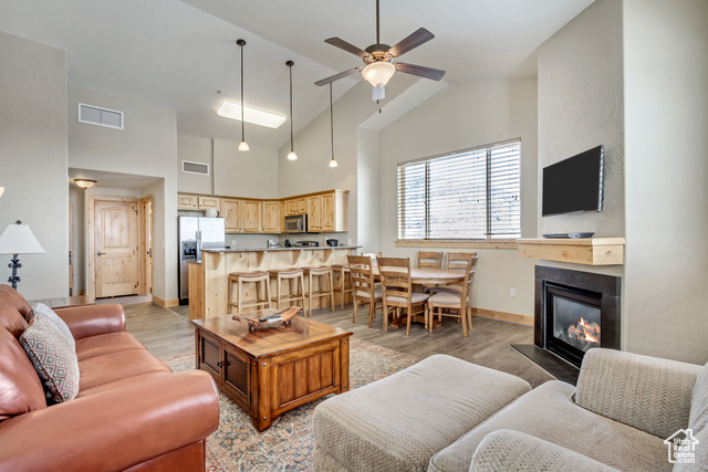 2653 CANYON RESORT DR #220, Park City, Utah 84098, 2 Bedrooms Bedrooms, ,3 BathroomsBathrooms,Residential,Condominium,2653 CANYON RESORT DR #220,2018343