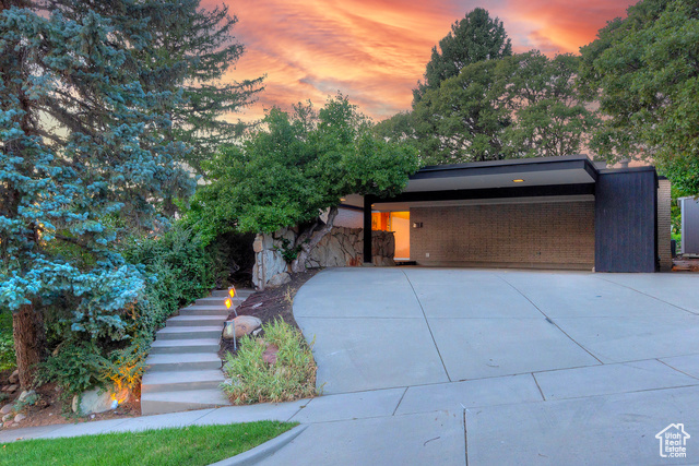 2817 E GLEN OAKS DR, Salt Lake City UT 84109