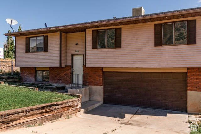 4576 W HILLSIDE DR, Vernal, Utah 84078, 3 Bedrooms Bedrooms, ,2 BathroomsBathrooms,Residential,Single Family Residence,4576 W HILLSIDE DR,2018883