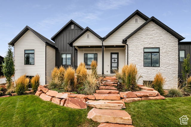 View of front of house featuring a front yard