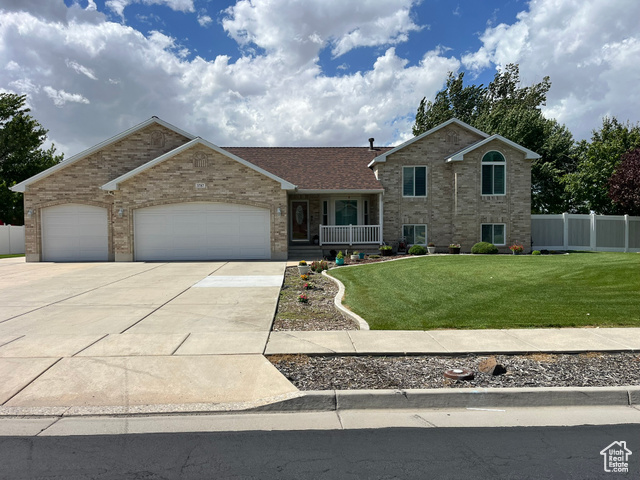 3787 N 2800 W, Farr West, Utah 84404, 5 Bedrooms Bedrooms, ,3 BathroomsBathrooms,Residential,Single Family Residence,3787 N 2800 W,2019550