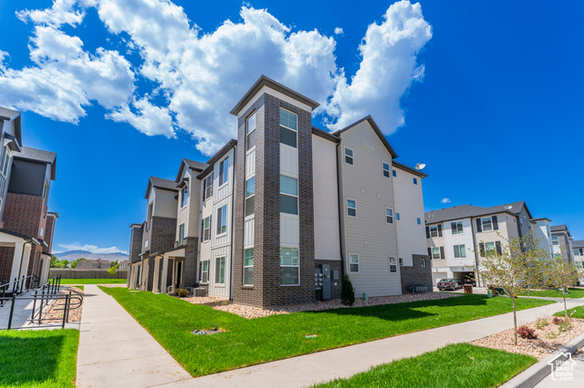 4715 W DEARING LN #LL303, Riverton UT 84096