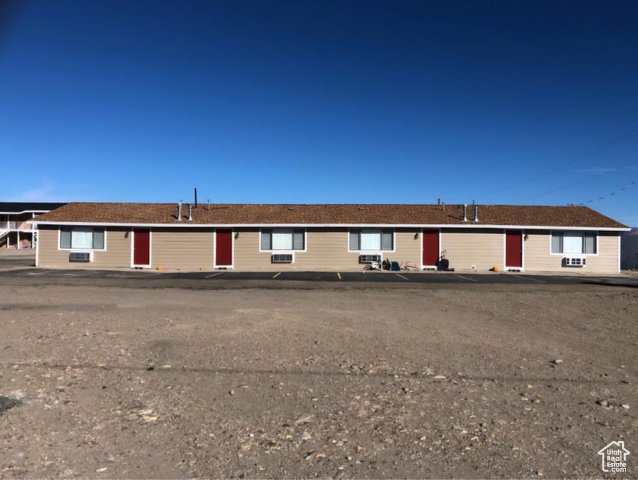 570 W MAIN ST, Green River, Utah 84525, 4 Bedrooms Bedrooms, ,6 BathroomsBathrooms,Residential,> 4 Units,570 W MAIN ST,2020514