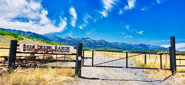 Private keyed access gate