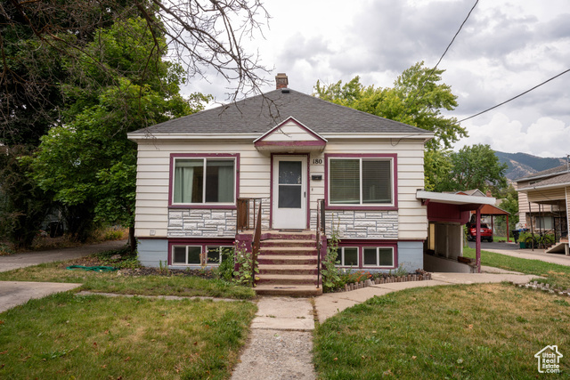 Bungalow with a front lawn