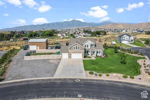 View of front of home featuring a mountain view and a front yard