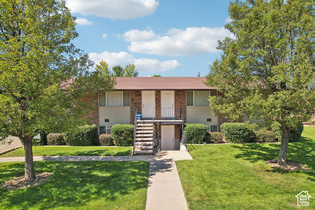 View of front of house featuring a front lawn