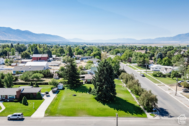 Drone / aerial view featuring a mountain view