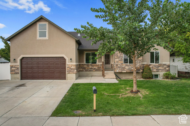 View of front of house with a front yard