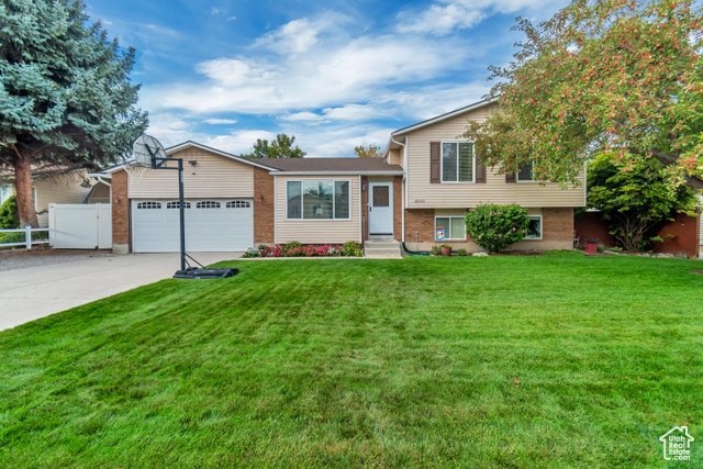 2552 W 7380 S, West Jordan, Utah 84084, 3 Bedrooms Bedrooms, ,2 BathroomsBathrooms,Residential,Single Family Residence,2552 W 7380 S,2024306