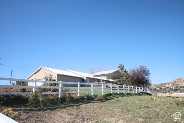 View of yard featuring a mountain view