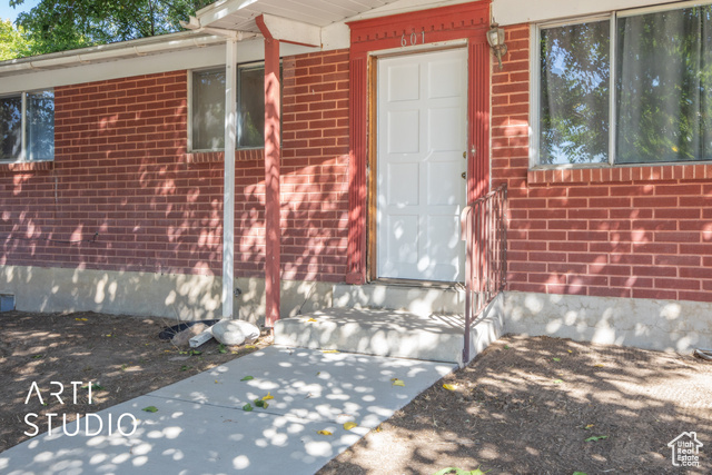Photo 4 for MLS #2026825 at 601 E Pali St